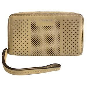 Coach Perforated Leather Wristlet Wallet 3x6 Beige Old Money Quiet Luxury Retro‎